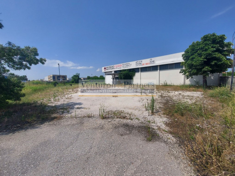 Immagine 17 di Capannone industriale in vendita  in ugo foscolo a Ghedi
