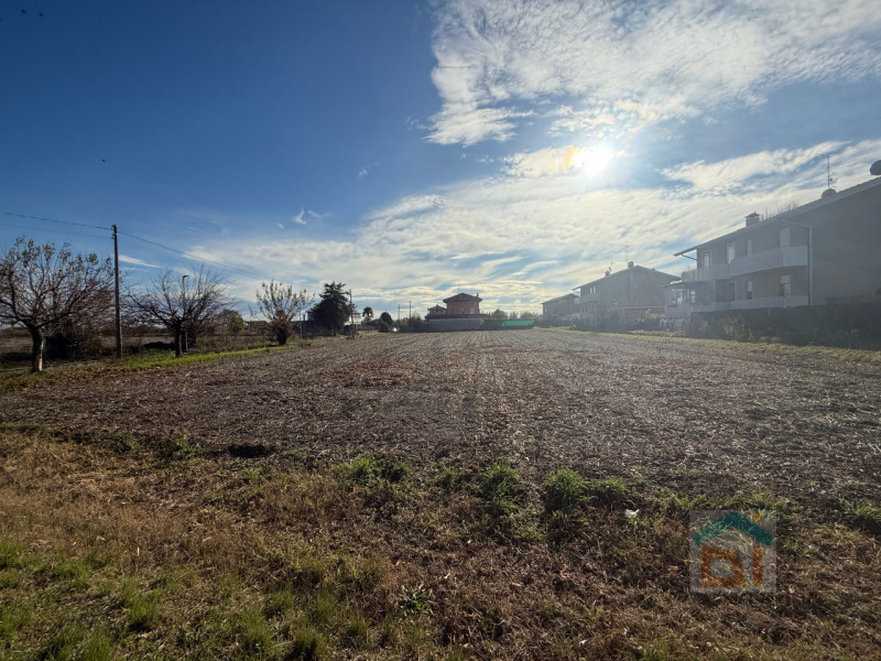 Immagine 1 di Terreno in vendita  in Via Giuseppe Garibaldi a Castions Di Strada