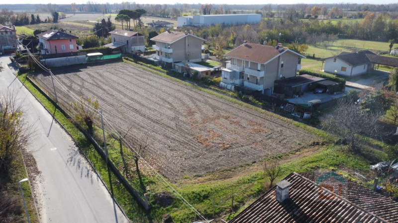 Immagine 5 di Terreno in vendita  in Via Giuseppe Garibaldi a Castions Di Strada