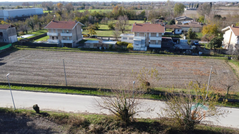 Immagine 9 di Terreno in vendita  in Via Giuseppe Garibaldi a Castions Di Strada