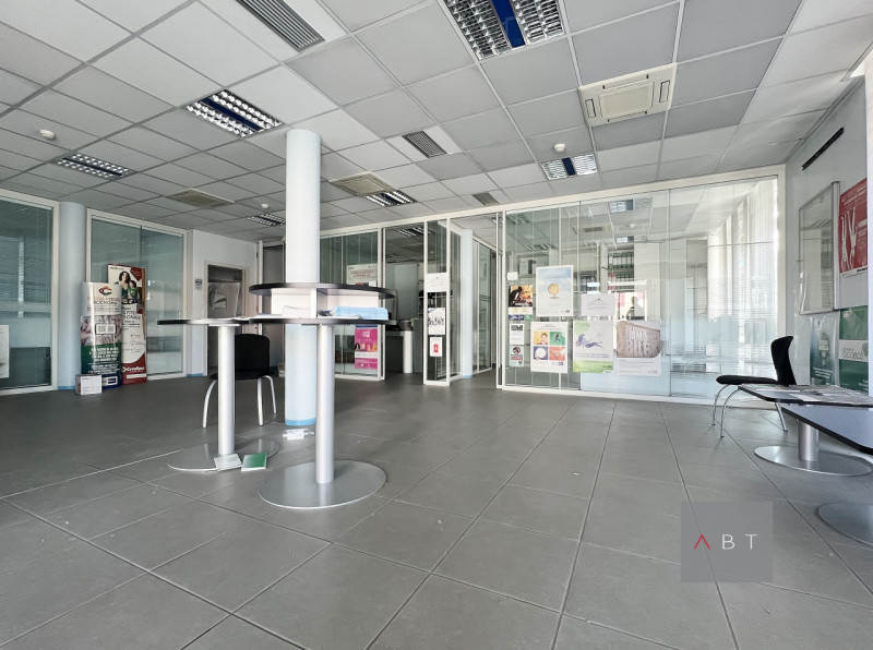 Immagine 2 di Negozio in vendita  a San Giorgio In Bosco