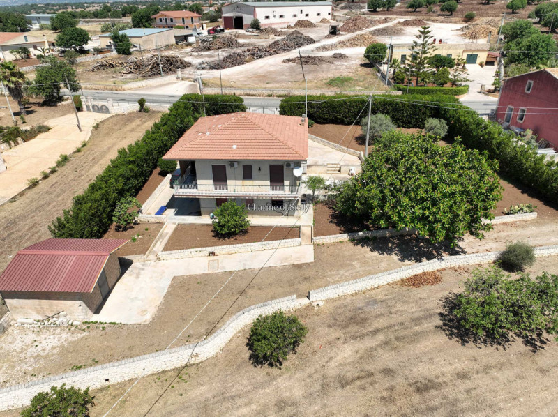 Immagine 1 di Casa indipendente in vendita  in San Giovanni Lo Pirato, scicli a Modica