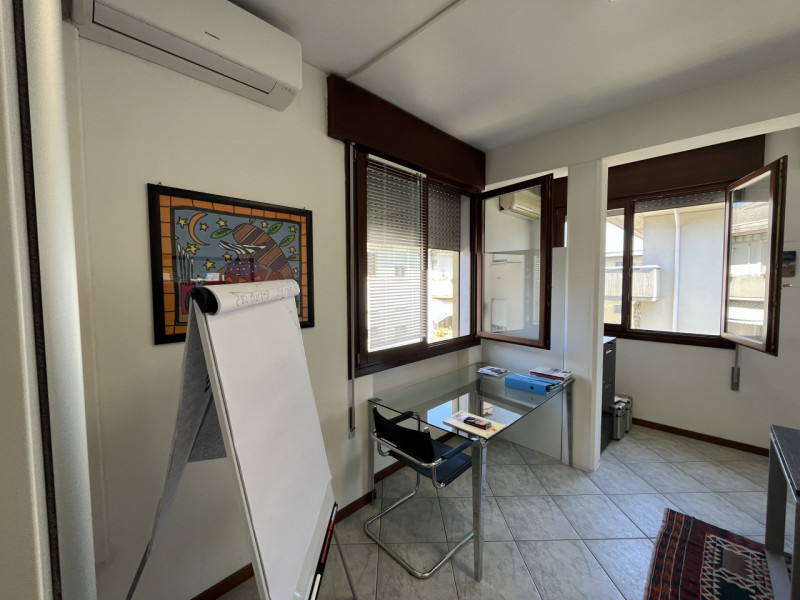 Immagine 4 di Ufficio in vendita  in Via della Provvidenza a Rubano