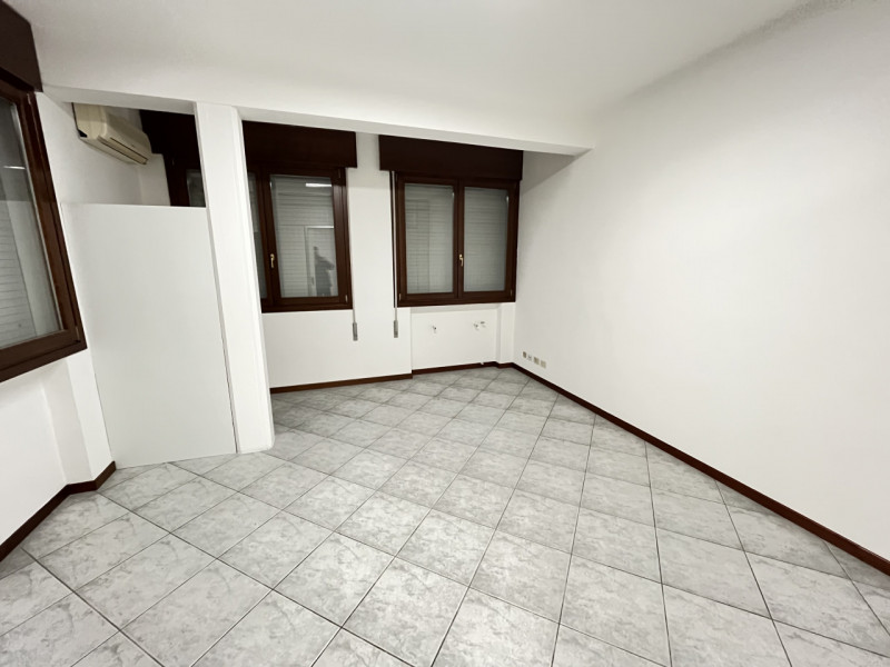 Immagine 11 di Ufficio in vendita  in Via della Provvidenza a Rubano