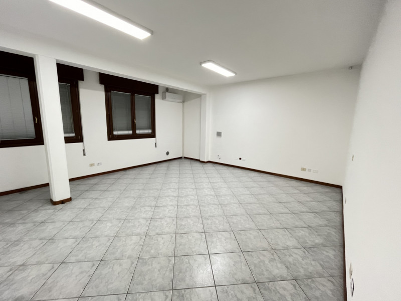 Immagine 13 di Ufficio in vendita  in Via della Provvidenza a Rubano