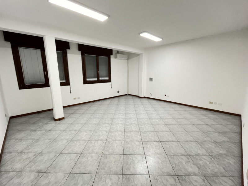 Immagine 14 di Ufficio in vendita  in Via della Provvidenza a Rubano