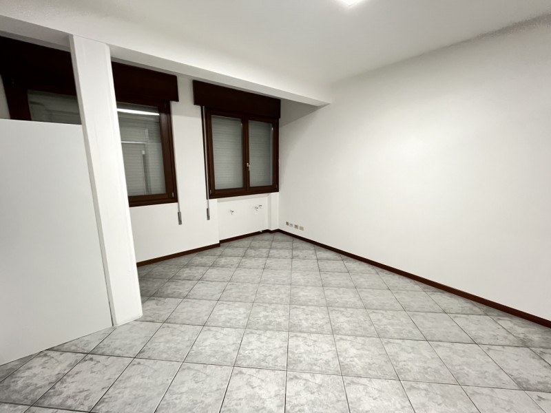 Immagine 16 di Ufficio in vendita  in Via della Provvidenza a Rubano