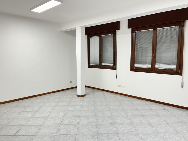 Immagine 18 di Ufficio in vendita  in Via della Provvidenza a Rubano