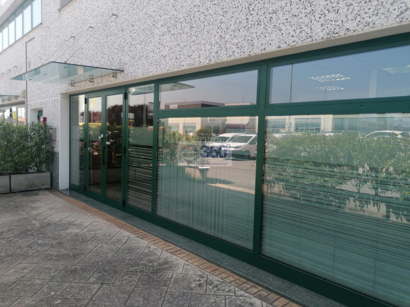 Immagine 2 di Capannone industriale in vendita  in Via XXV Aprile a Rovato