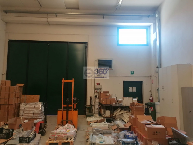 Immagine 8 di Capannone industriale in vendita  in Via XXV Aprile a Rovato
