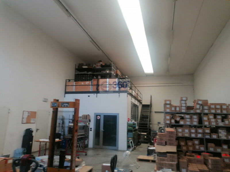 Immagine 9 di Capannone industriale in vendita  in Via XXV Aprile a Rovato
