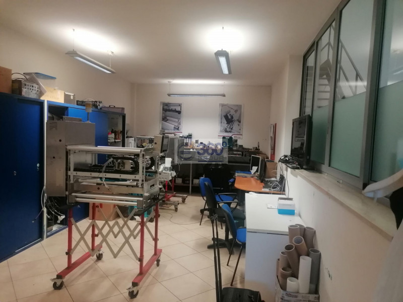 Immagine 10 di Capannone industriale in vendita  in Via XXV Aprile a Rovato