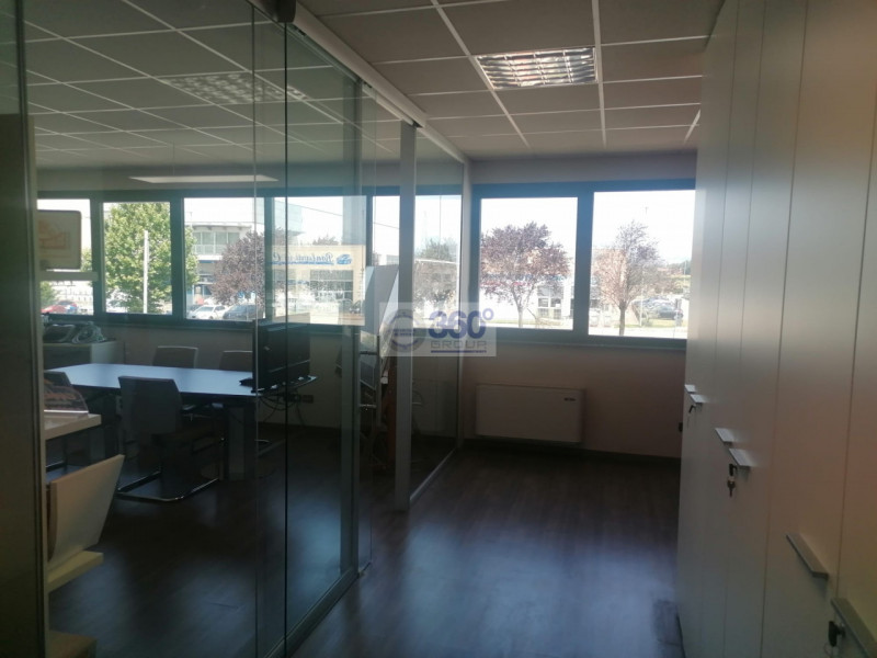 Immagine 18 di Capannone industriale in vendita  in Via XXV Aprile a Rovato