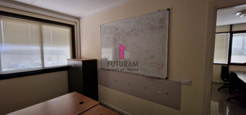 Immagine 12 di Ufficio in affitto  in VIA DEL SANTO a Limena