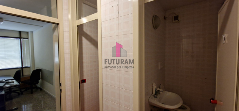 Immagine 14 di Ufficio in affitto  in VIA DEL SANTO a Limena