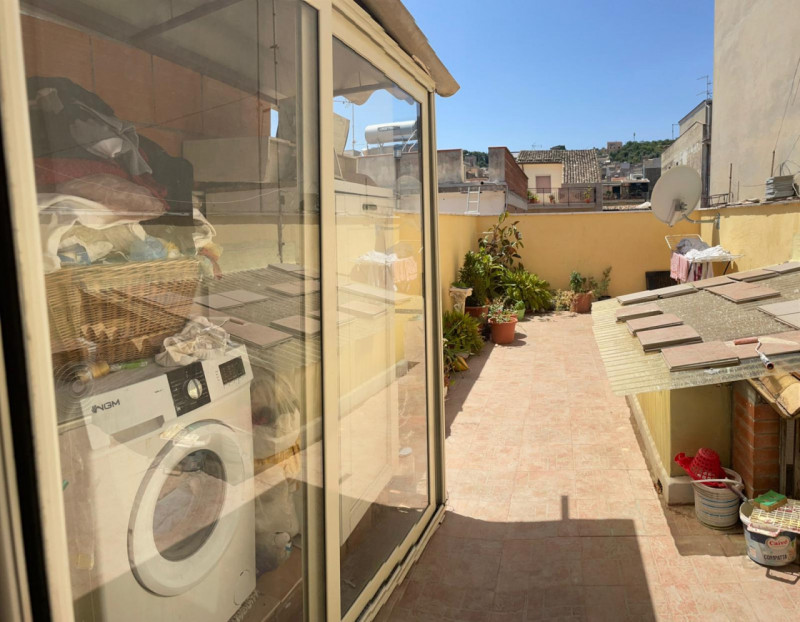 Immagine 1 di Casa indipendente in vendita  a Canicattini Bagni