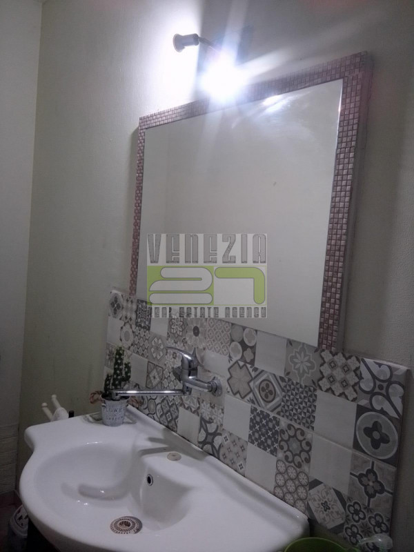 Immagine 24 di Casa indipendente in vendita  a Canicattini Bagni