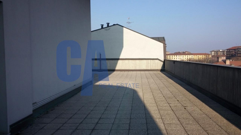 Immagine 23 di Negozio in affitto  in VIA SILE a Milano