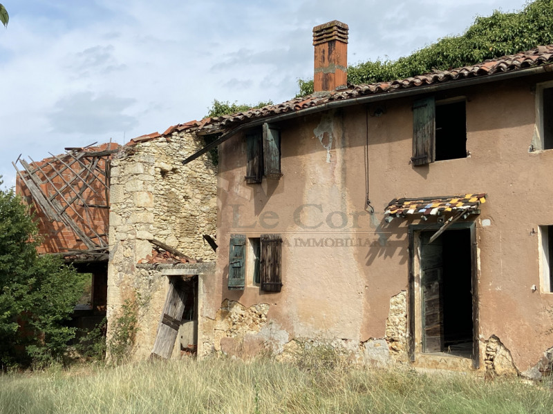 Immagine 3 di Rustico / casale in vendita  a Lonigo