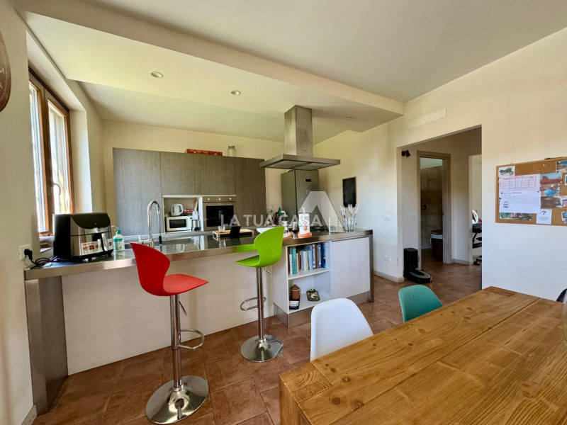 Immagine 4 di Casa bifamiliare in vendita  a Villafranca Di Verona