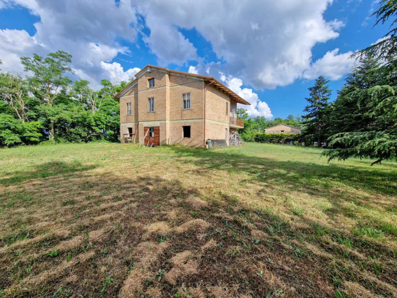 Immagine 14 di Rustico / casale in vendita  in località Monte Olivo a Urbino