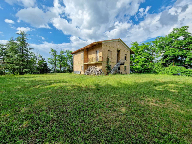 Immagine 17 di Rustico / casale in vendita  in località Monte Olivo a Urbino
