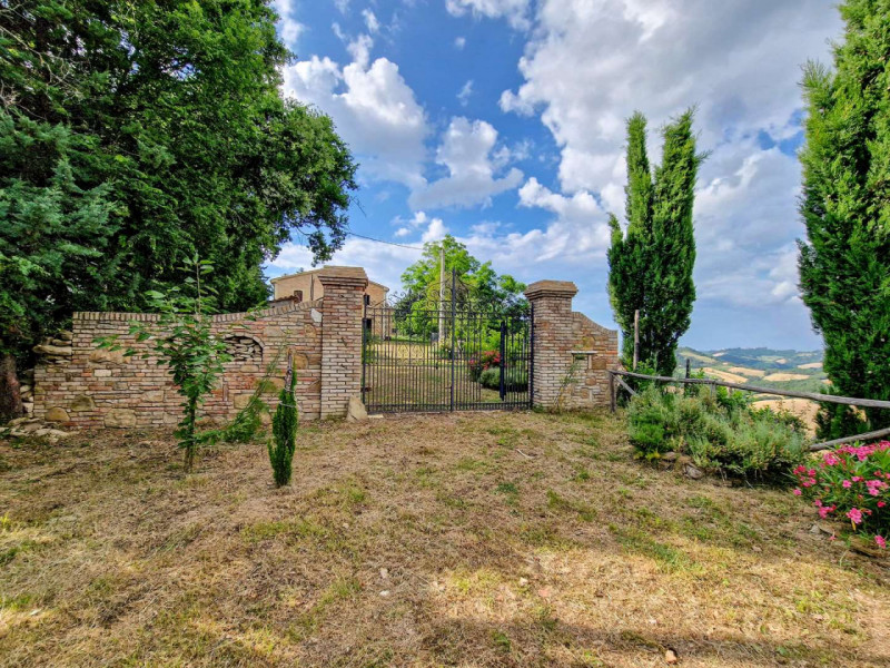 Immagine 23 di Rustico / casale in vendita  in località Monte Olivo a Urbino
