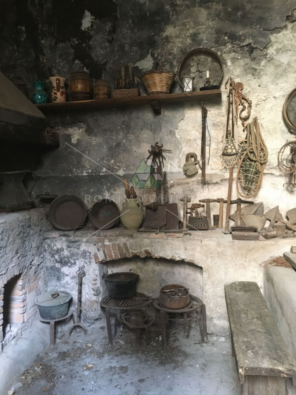 Immagine 11 di Palazzo in vendita  in Piazza Di Corte a Ciciliano