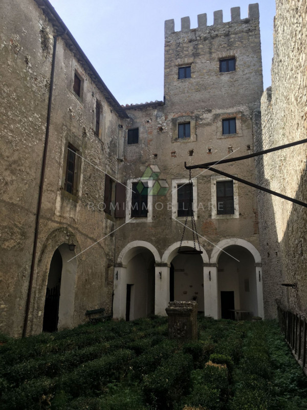 Immagine 12 di Palazzo in vendita  in Piazza Di Corte a Ciciliano