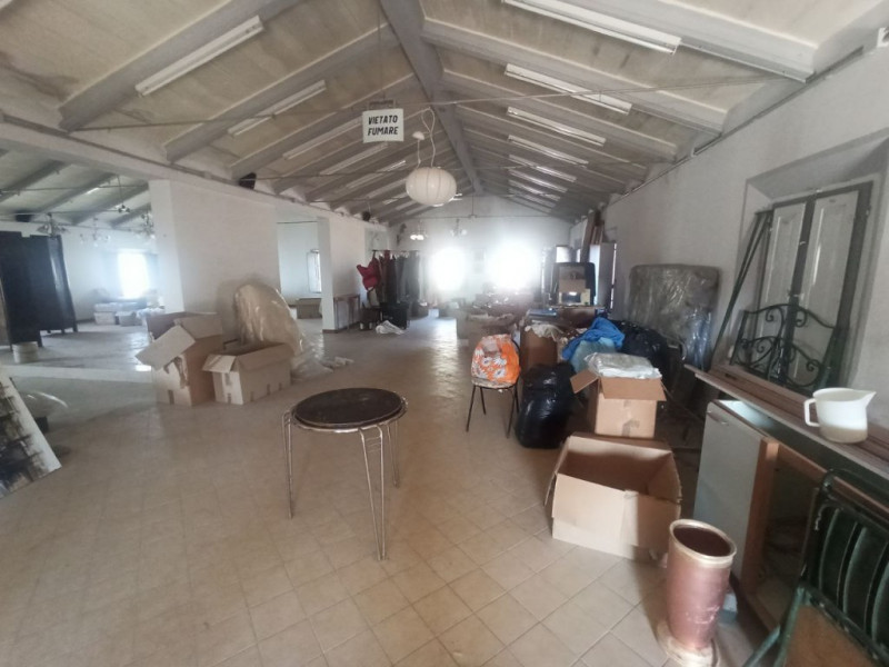Immagine 7 di Laboratorio in vendita  a Castiglione Del Lago