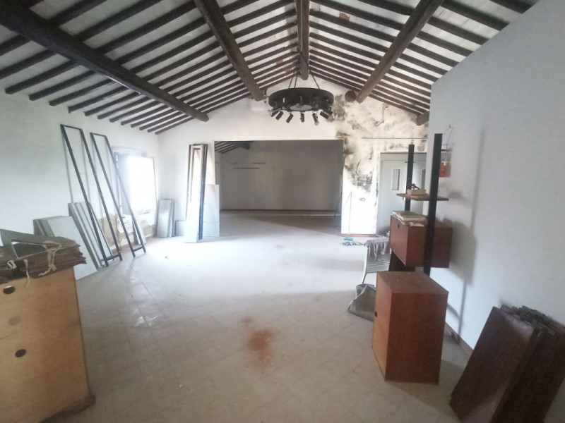 Immagine 9 di Laboratorio in vendita  a Castiglione Del Lago