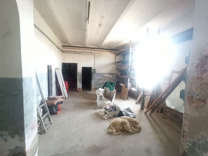 Immagine 11 di Laboratorio in vendita  a Castiglione Del Lago