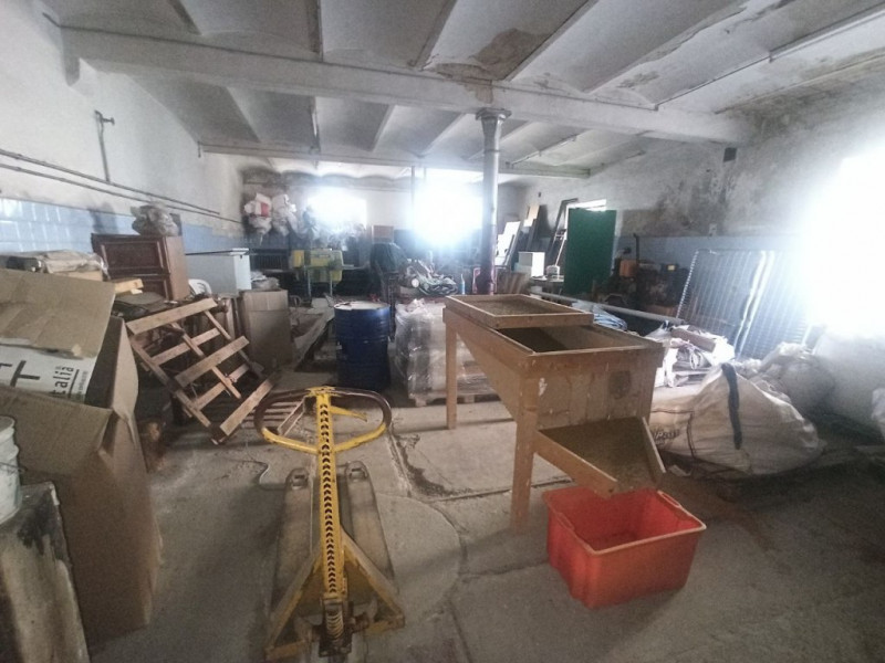 Immagine 12 di Laboratorio in vendita  a Castiglione Del Lago