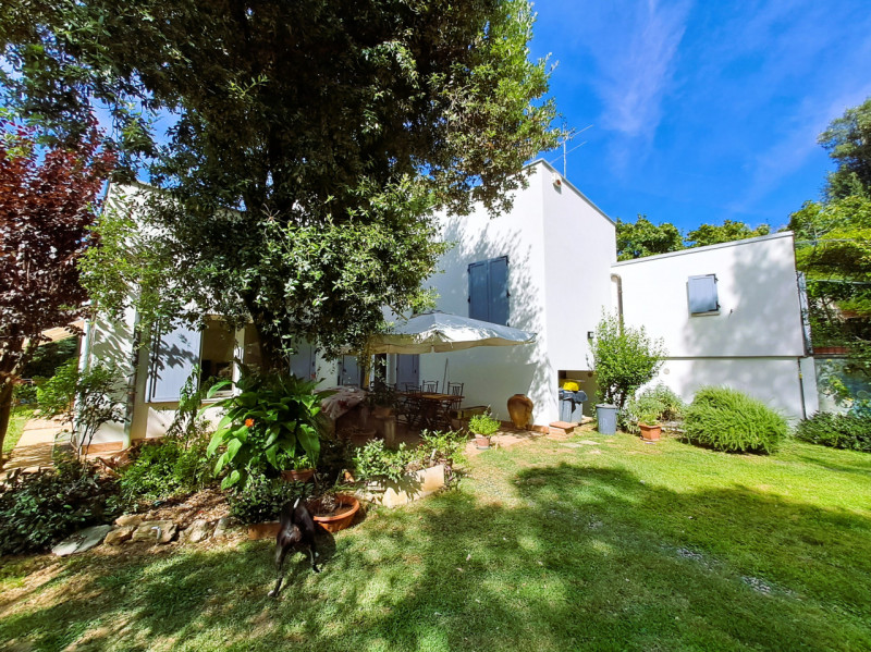 Immagine 3 di Villa in vendita  a Magione