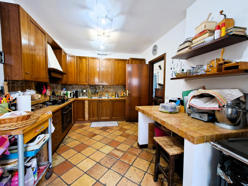 Immagine 8 di Villa in vendita  a Magione