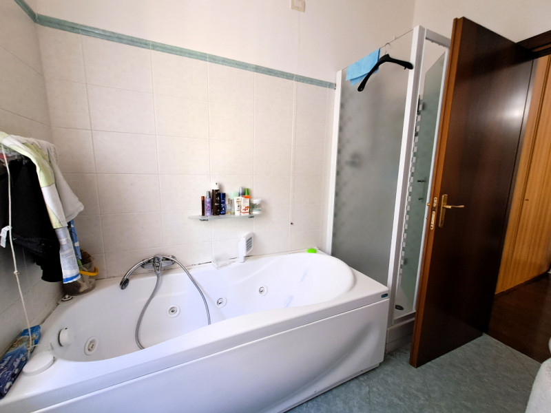 Immagine 11 di Villa in vendita  a Magione