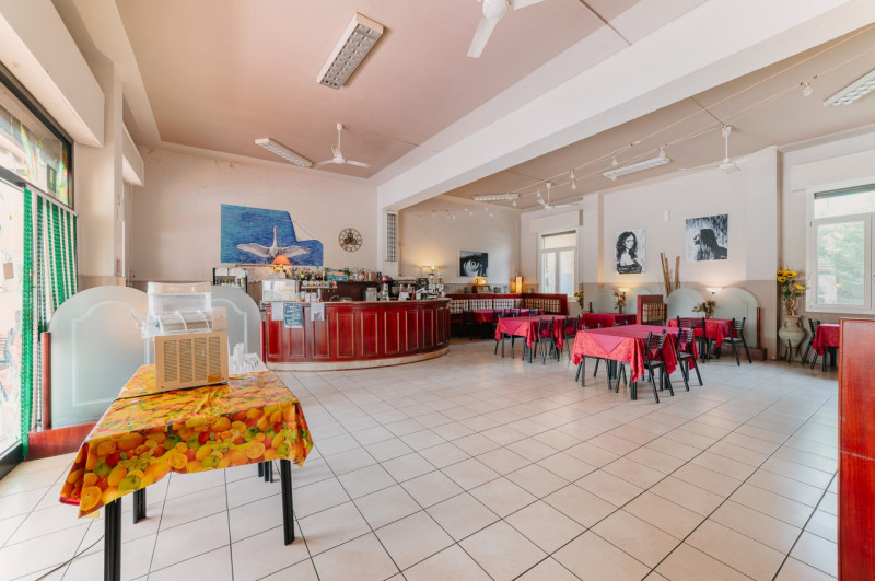 Immagine 3 di Attività commerciale in vendita  in piazza antonio gramsci 7 a Borgo Mantovano