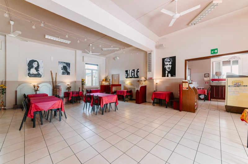 Immagine 6 di Attività commerciale in vendita  in piazza antonio gramsci 7 a Borgo Mantovano