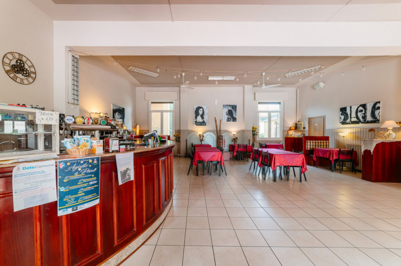 Immagine 9 di Attività commerciale in vendita  in piazza antonio gramsci 7 a Borgo Mantovano