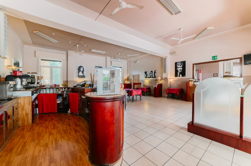 Immagine 10 di Attività commerciale in vendita  in piazza antonio gramsci 7 a Borgo Mantovano