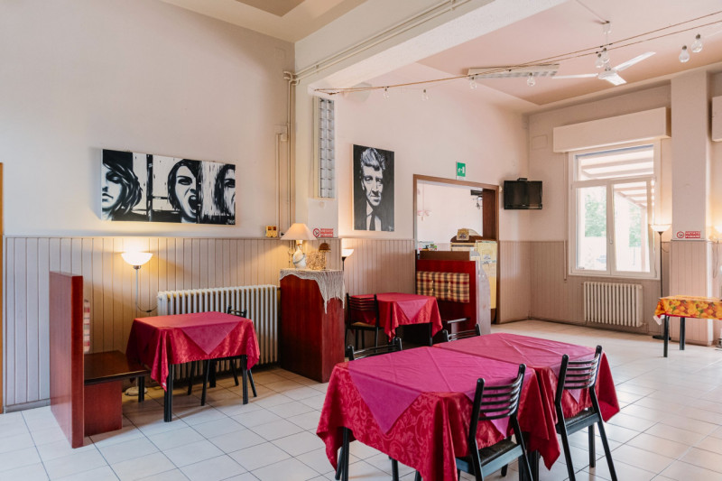 Immagine 14 di Attività commerciale in vendita  in piazza antonio gramsci 7 a Borgo Mantovano