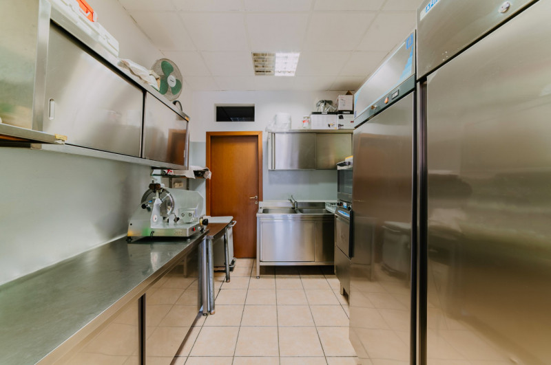 Immagine 18 di Attività commerciale in vendita  in piazza antonio gramsci 7 a Borgo Mantovano