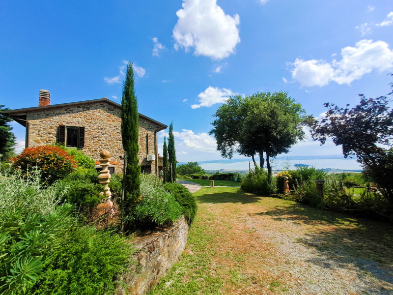 Immagine 17 di Rustico / casale in vendita  in Strada del Niccone a Tuoro Sul Trasimeno