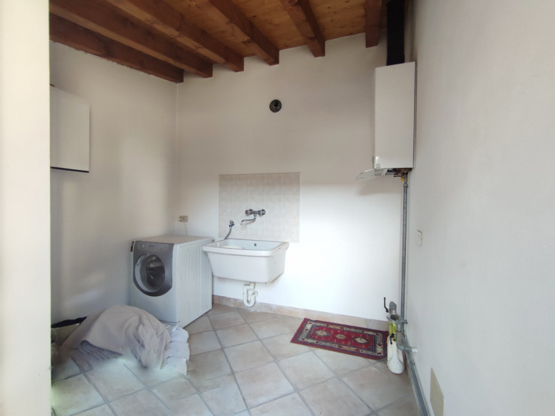 Immagine 9 di Rustico / casale in vendita  in Via 24 Maggio a Lonato del Garda