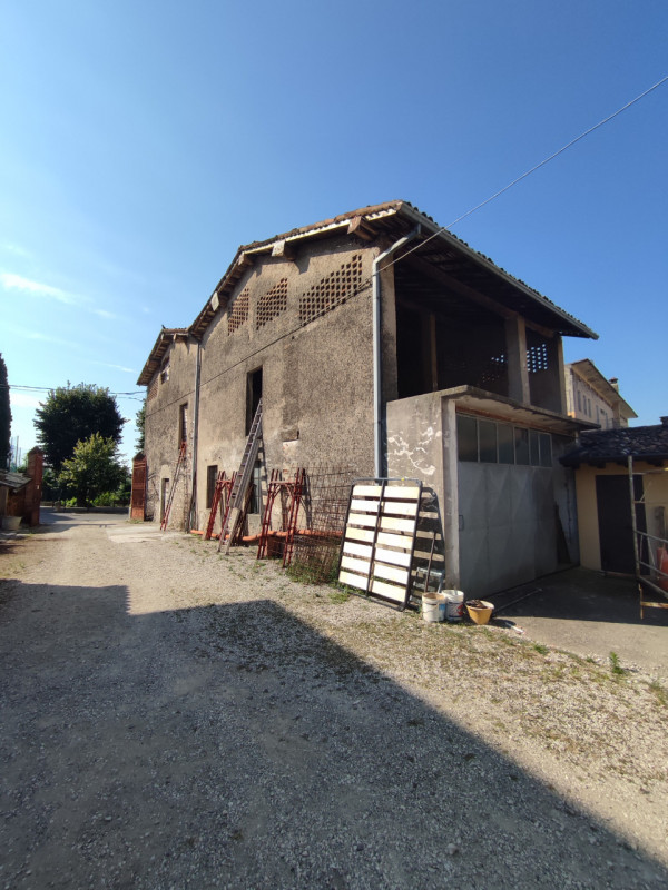 Immagine 20 di Rustico / casale in vendita  in Via 24 Maggio a Lonato del Garda