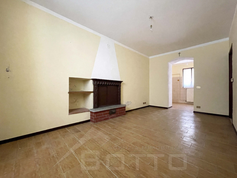 Immagine 6 di Appartamento in vendita  in piazza san pietro 8 a Gargallo