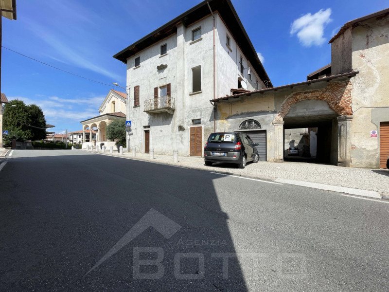 Immagine 14 di Appartamento in vendita  in piazza san pietro 8 a Gargallo