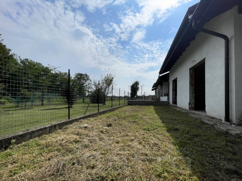 Immagine 12 di Villetta a schiera in vendita  in VIA GIOVANNI XXIII a Suno