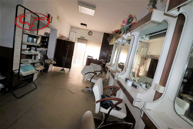 Immagine 3 di Negozio in vendita  in centro a Montevarchi