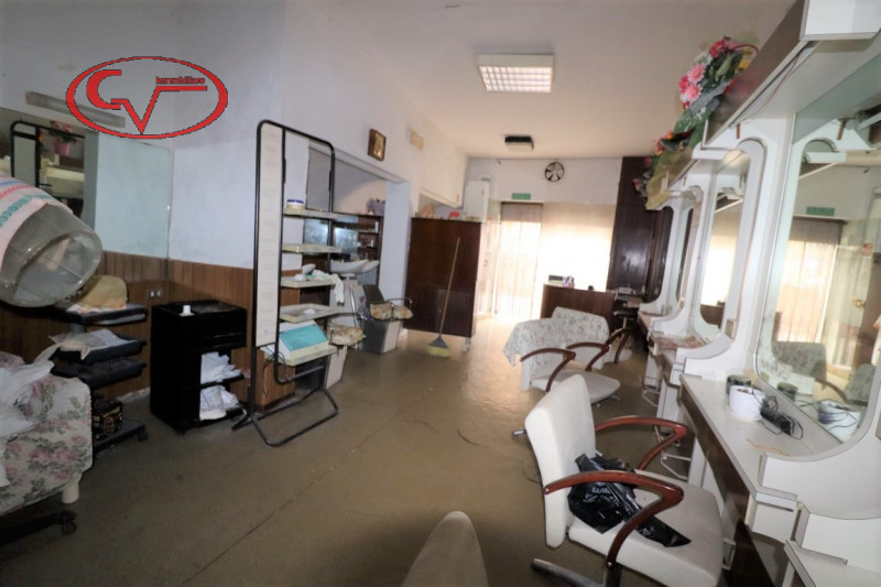 Immagine 4 di Negozio in vendita  in centro a Montevarchi